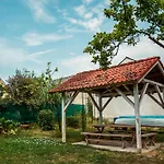 Fuestifecske Apartmanhaz