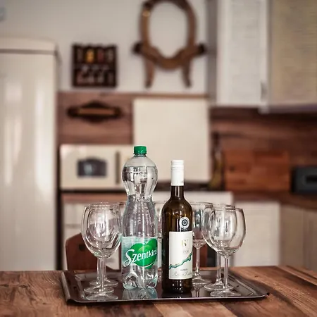 Fuestifecske Apartmanhaz Apartment Aszofo