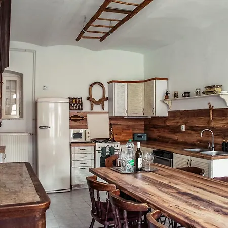 Apartment Fuestifecske Apartmanhaz Aszofo