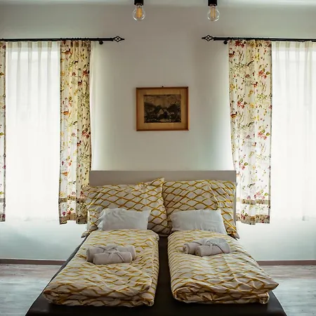 Füstifecske * Aszófő