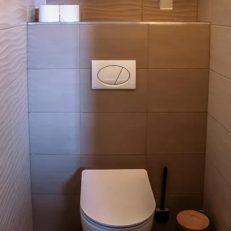 Fuestifecske Apartmanhaz Aszofo