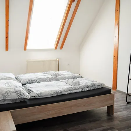 Apartament Fuestifecske Apartmanhaz *