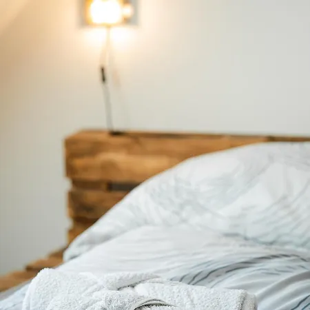 Fuestifecske Apartmanhaz דירה Aszofo