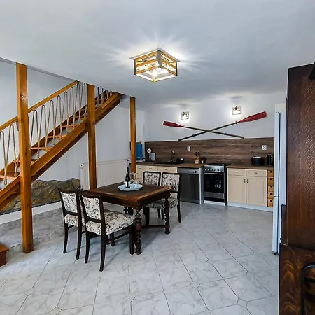 Fuestifecske Apartmanhaz * Aszofo