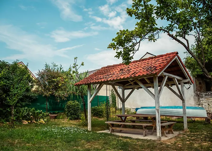 Fuestifecske Apartmanhaz