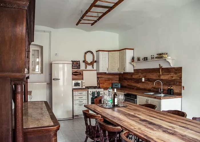 Apartment Fuestifecske Apartmanhaz Aszofo