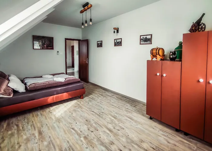 Fuestifecske Apartmanhaz *