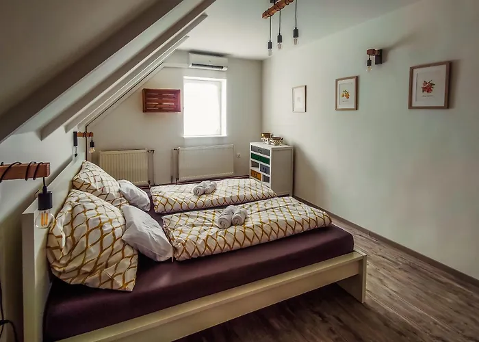 Fuestifecske Apartmanhaz Aszofo