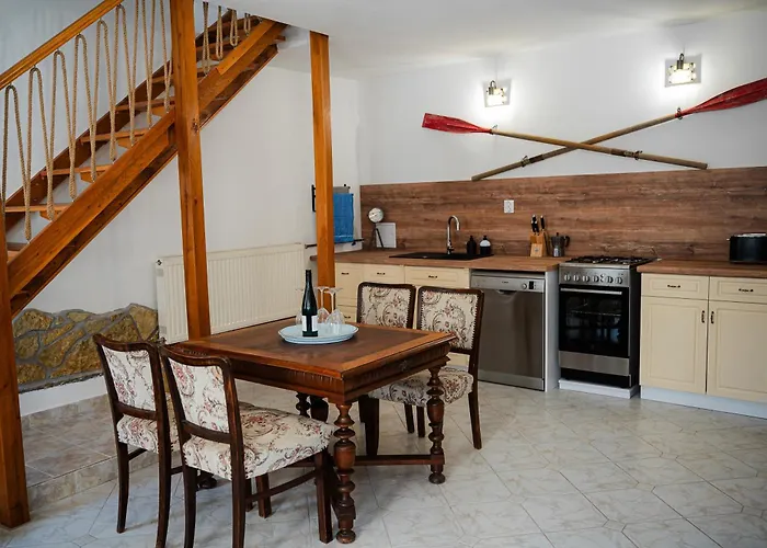 Apartament Fuestifecske Apartmanhaz *
