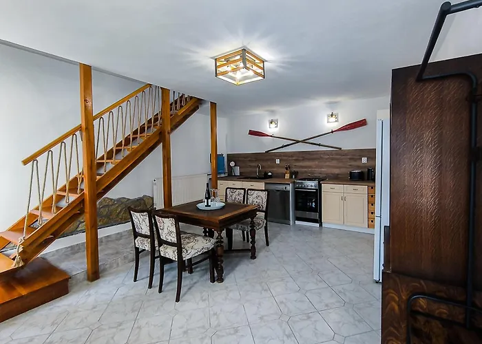 Fuestifecske Apartmanhaz * Aszofo